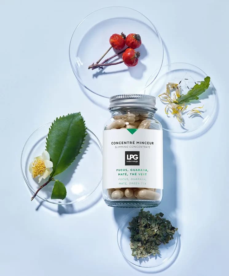 LPG Slimming Concentrate Kapseln mit ihren Zutaten angerichtet